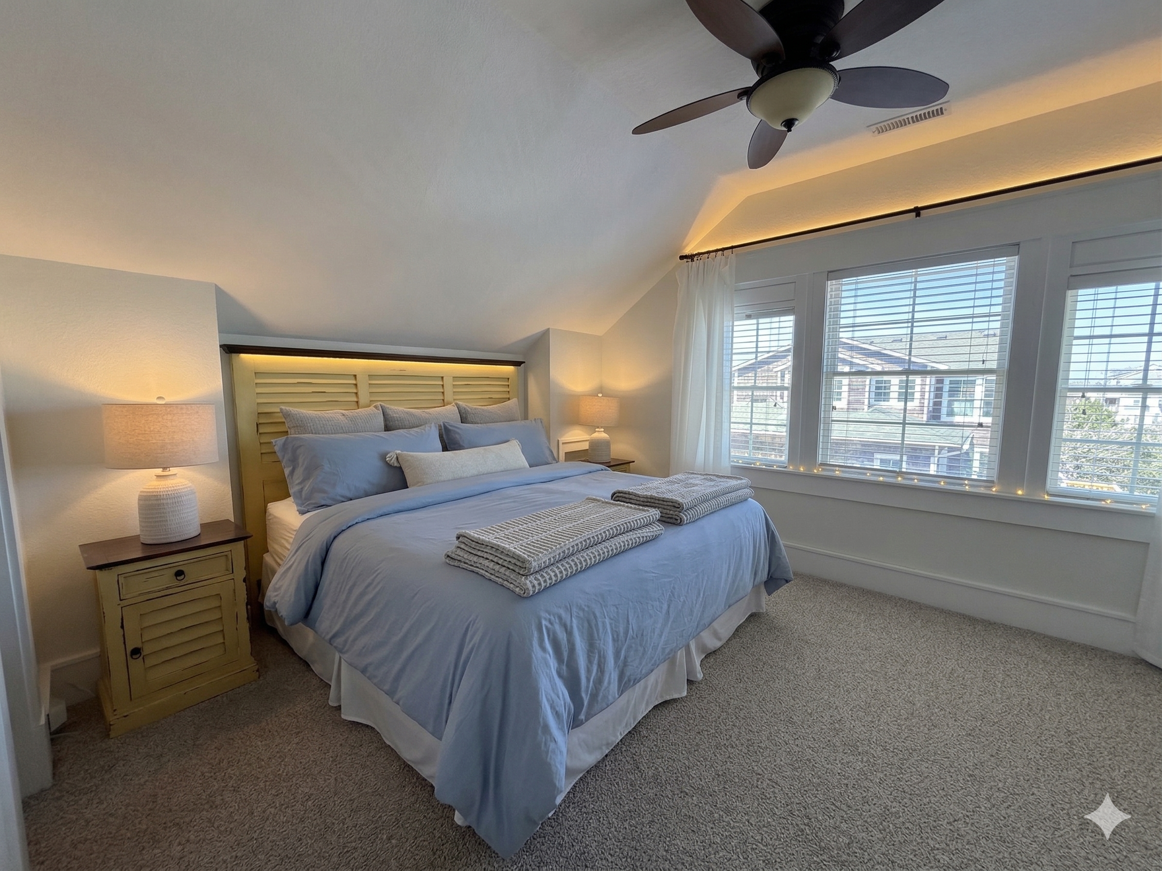 The Mark Twain — Ocean-View Bedroom (2)
