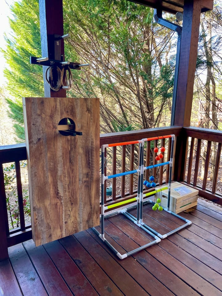 Plenty of outdoor games to play! Giant jenga, cornhole/bags, ball toss, ring toss, plus mini golf putt-putt! 