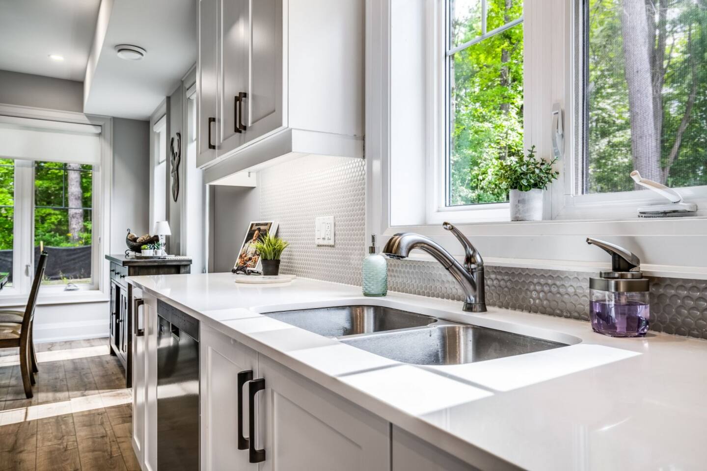 A beautifully appointed Chef's kitchen made for slow breakfasts and memorable dinners.