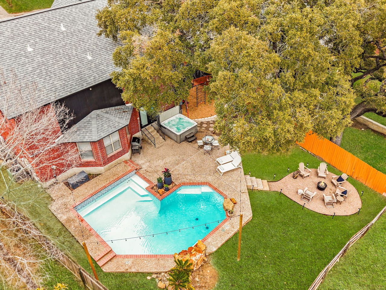 Luxury, comfort, and privacy under the grand oak!