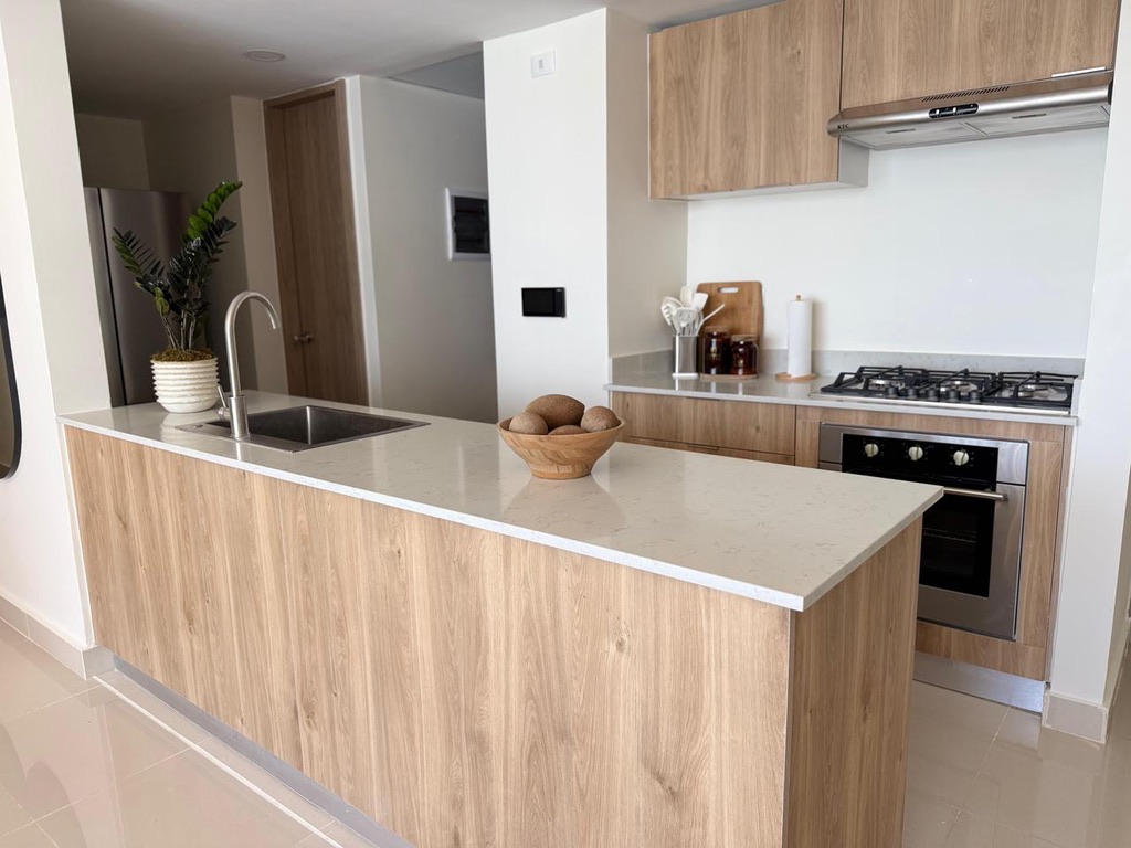 Fully equipped modern kitchen with a spacious island, gas cooktop, oven, and plenty of space for preparing meals together. 🍳✨