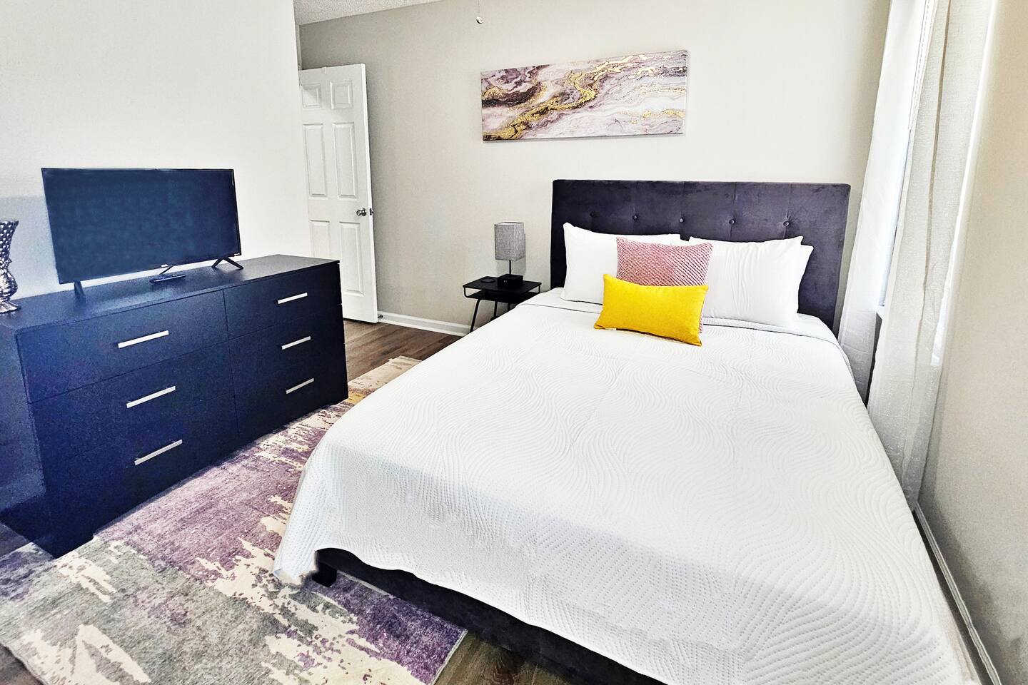 Enjoy this simple and calming guest queen bedroom. Perfect for 2. 