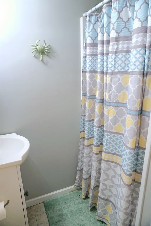 Full Bathroom w/ Shower