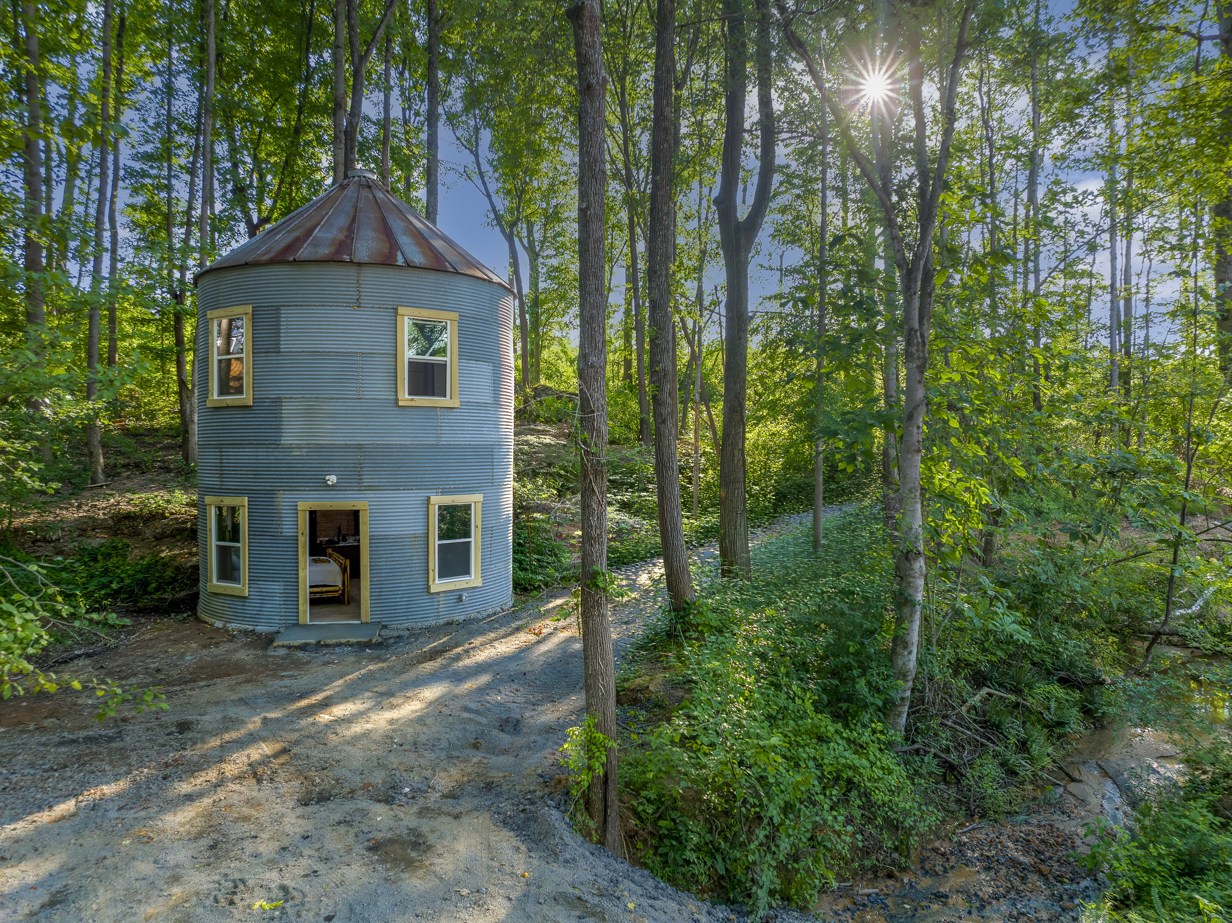 Unique Retreat: Experience this charming silos-style getaway surrounded by nature's beauty!