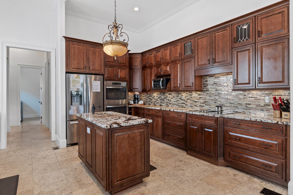 Fully equipped chef’s kitchen with double ovens