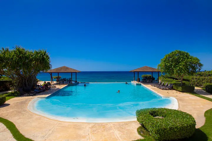 EL portico pool