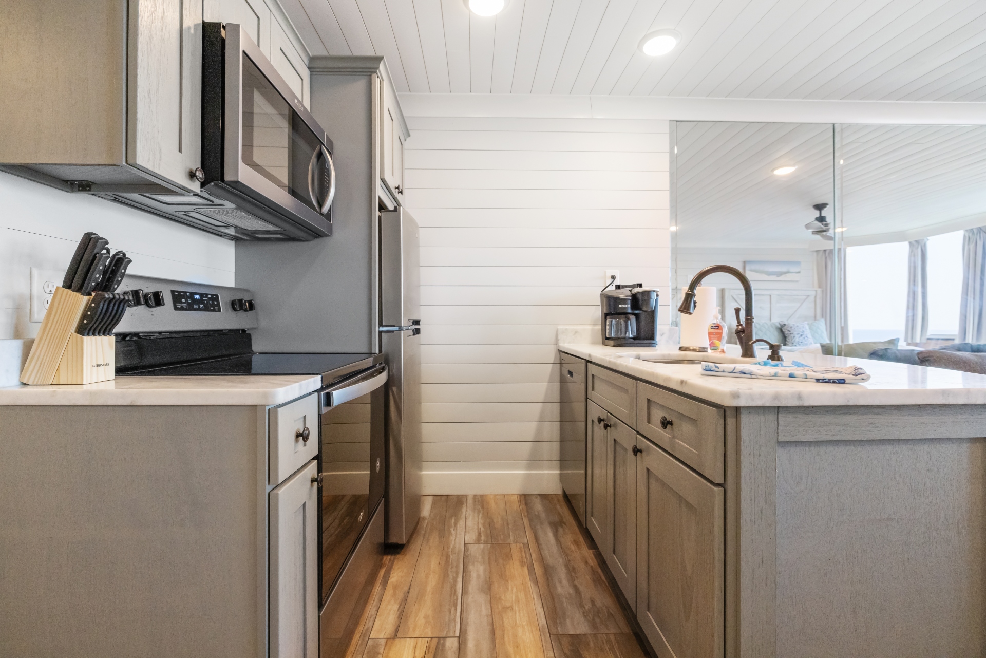 Kitchen with sink in the bar