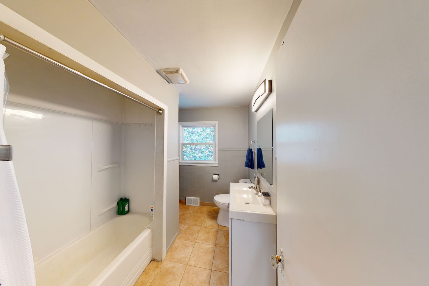 Bathroom #1 (upstairs) with tub