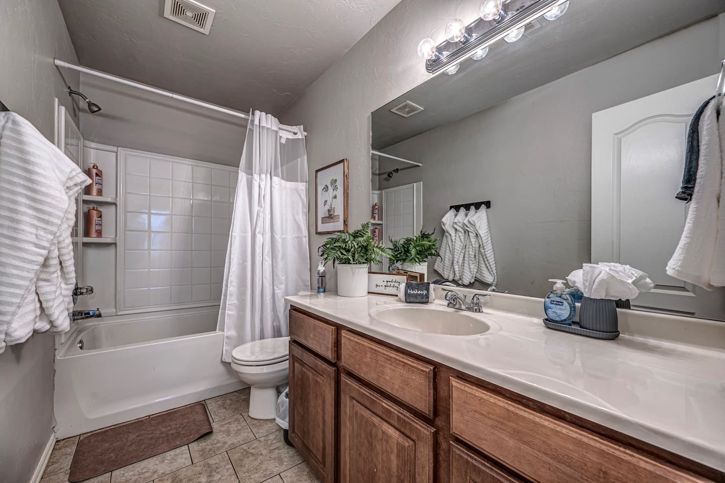 Modern bathroom with shower–tub combo, perfect for families.