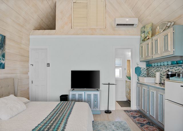 2ba993a23143477aaf32e7ff0d023032 | Beachhouse | Texas | TX | Vacation Homes | Galveston | Crystal Beach | Kokomo | Breezy Days | Beachfront Elegance | Sunrise Serenity | Southern Sands Property Management, LLC