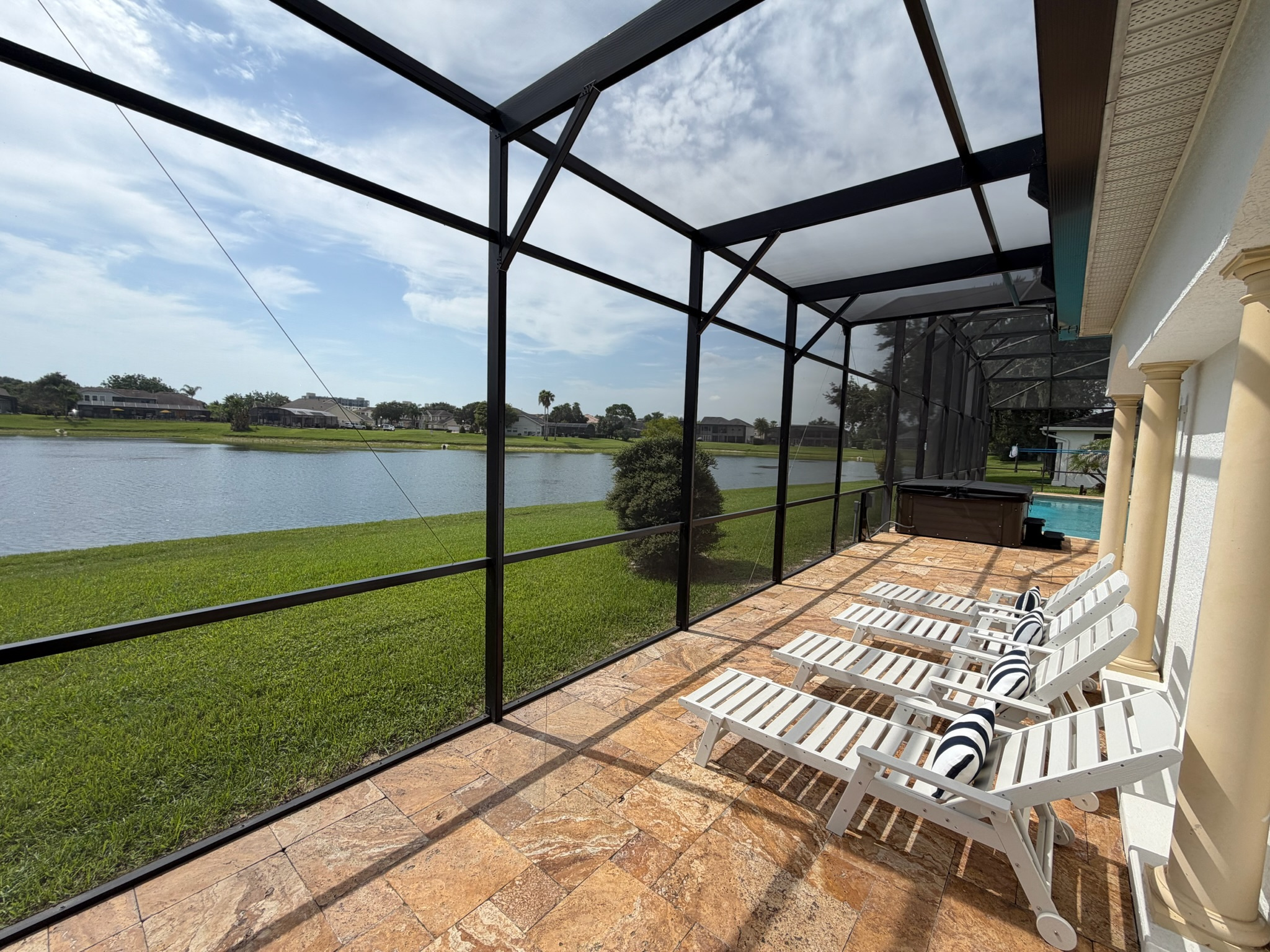 Large Stunning Pool with a real Hut Tub overlooking the lake