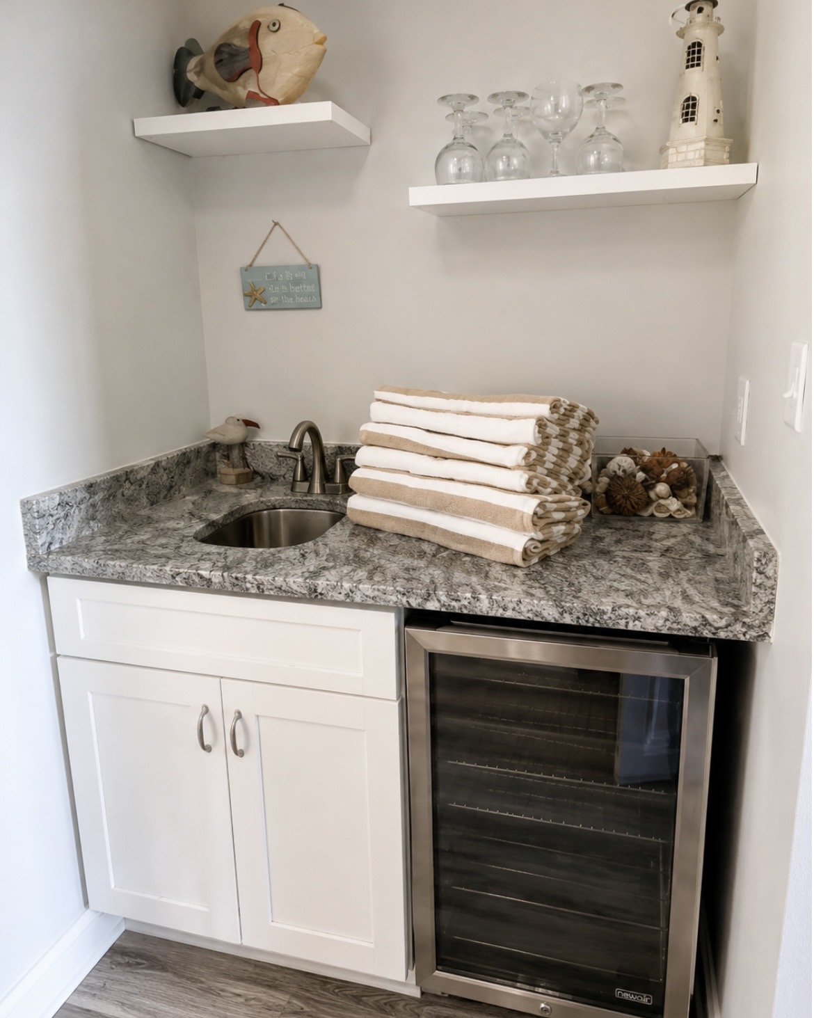 A bright kitchen with a center island and ample cabinet space makes cooking and gathering a joy. Pull up a stool and enjoy the heart of the home. ⭐