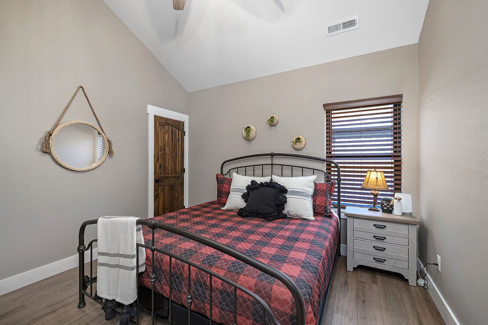 Upper Level King Bedroom w/attached bathroom