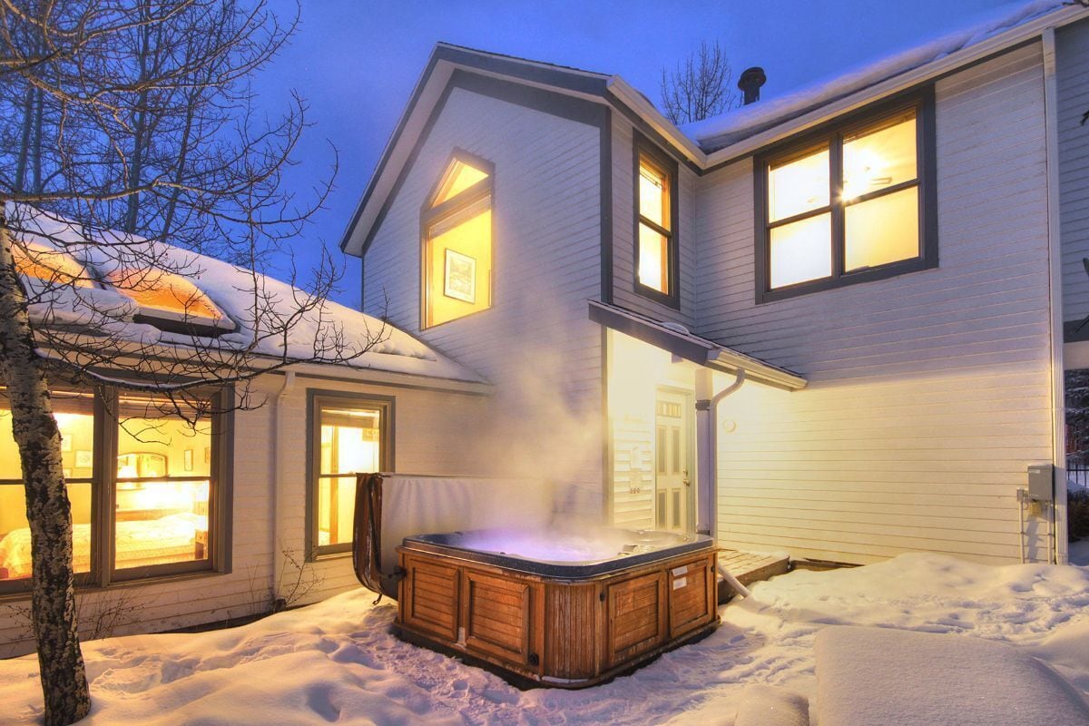 Private Hot Tub Right Outside