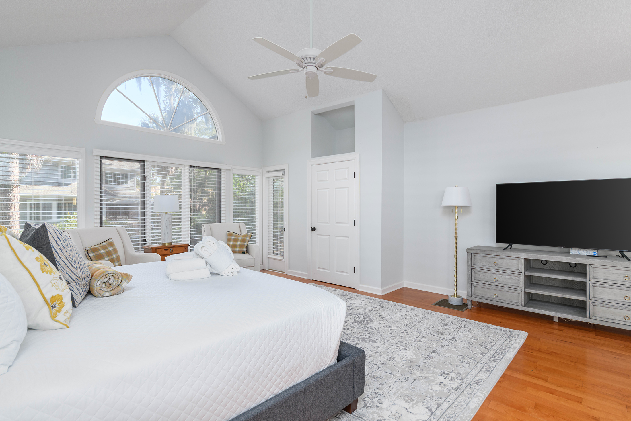 Large master bedroom with vaulted ceiling