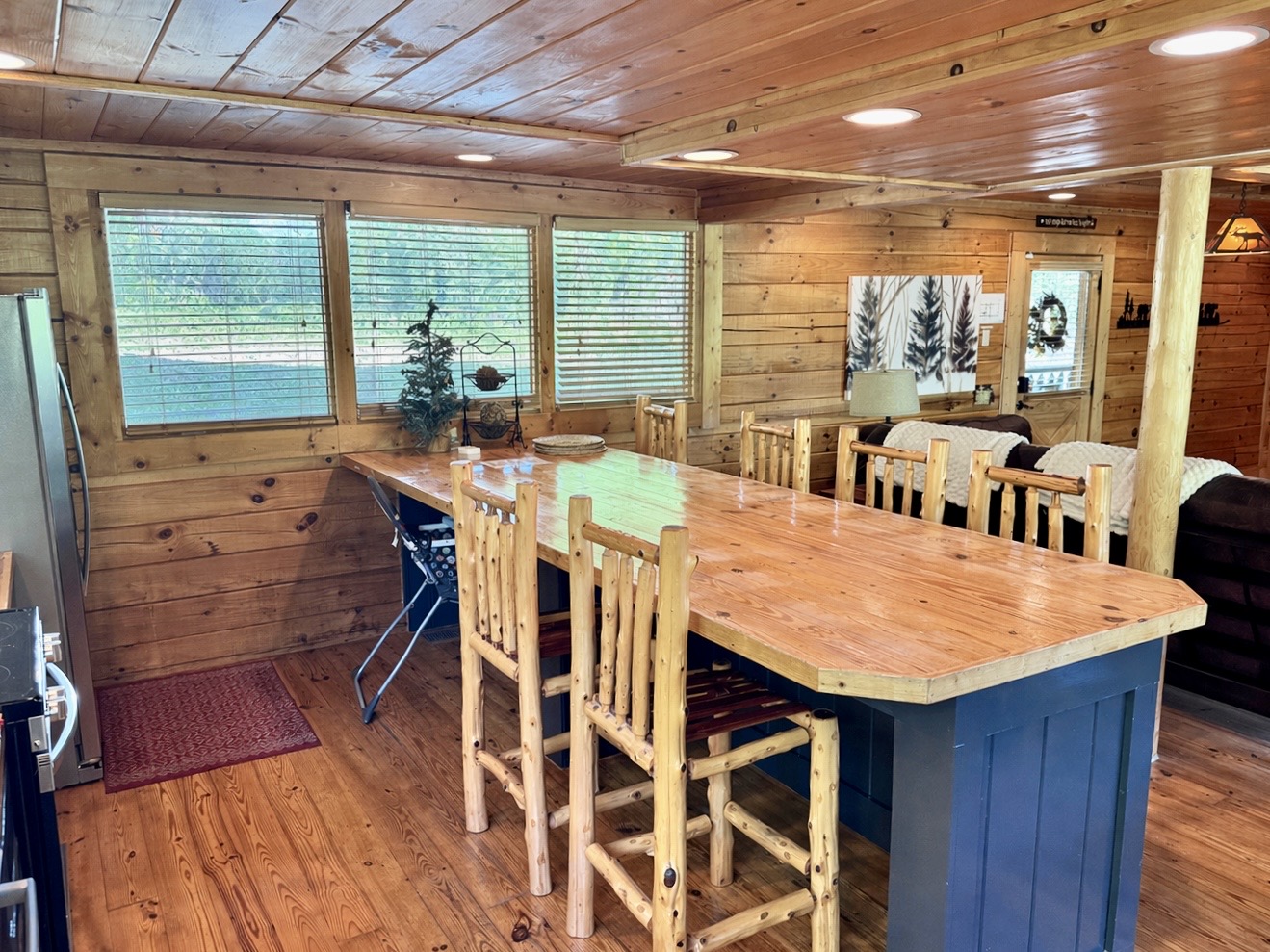 Seating for 6 at the bar and 10 more at the table.