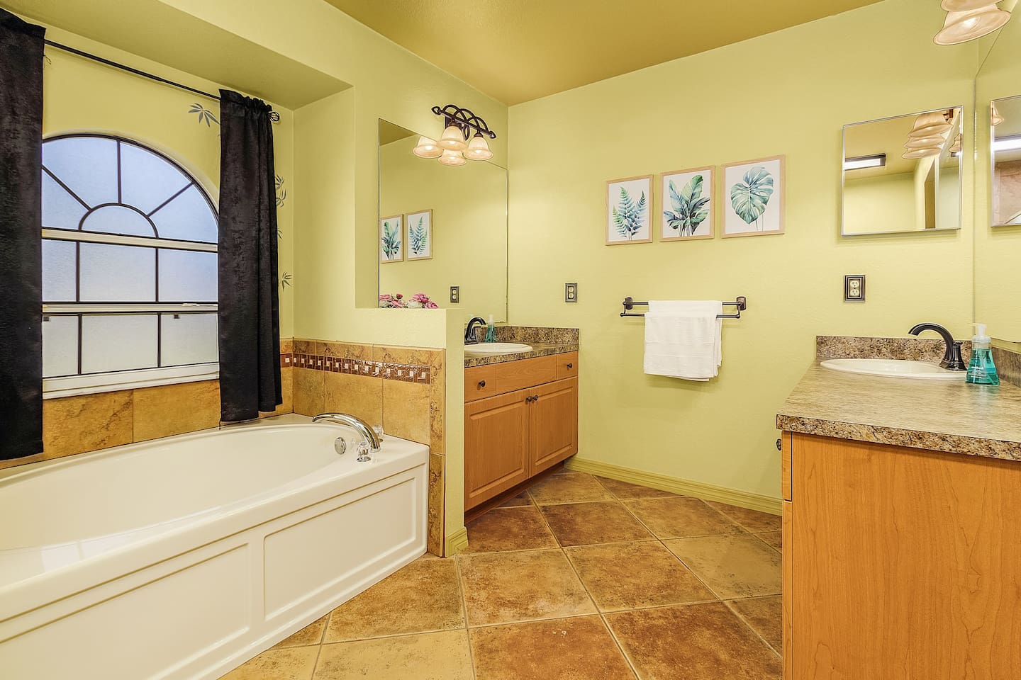 Primary ensuite bathroom 