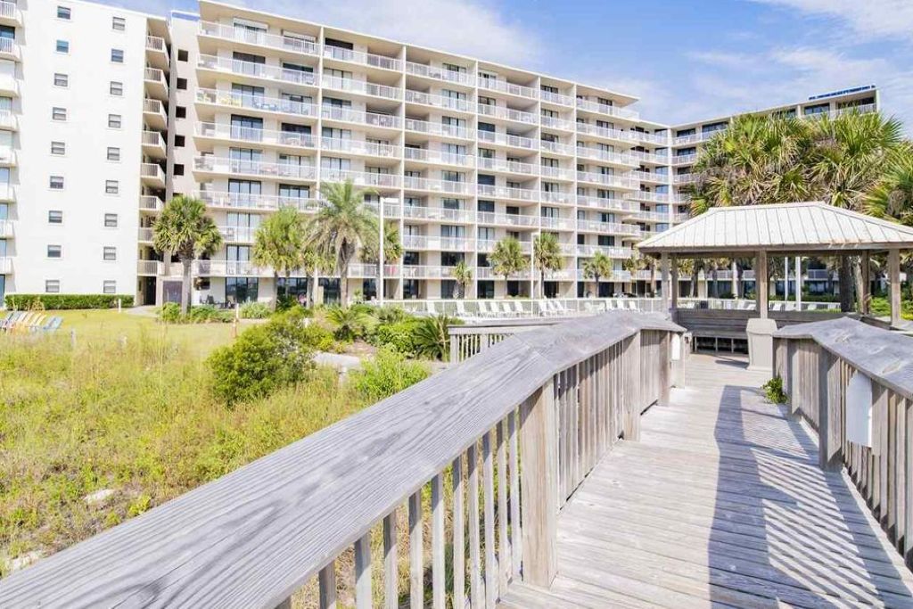 Directly on the sands, this beachfront building offers unparalleled access to the shore and stunning coastal views.