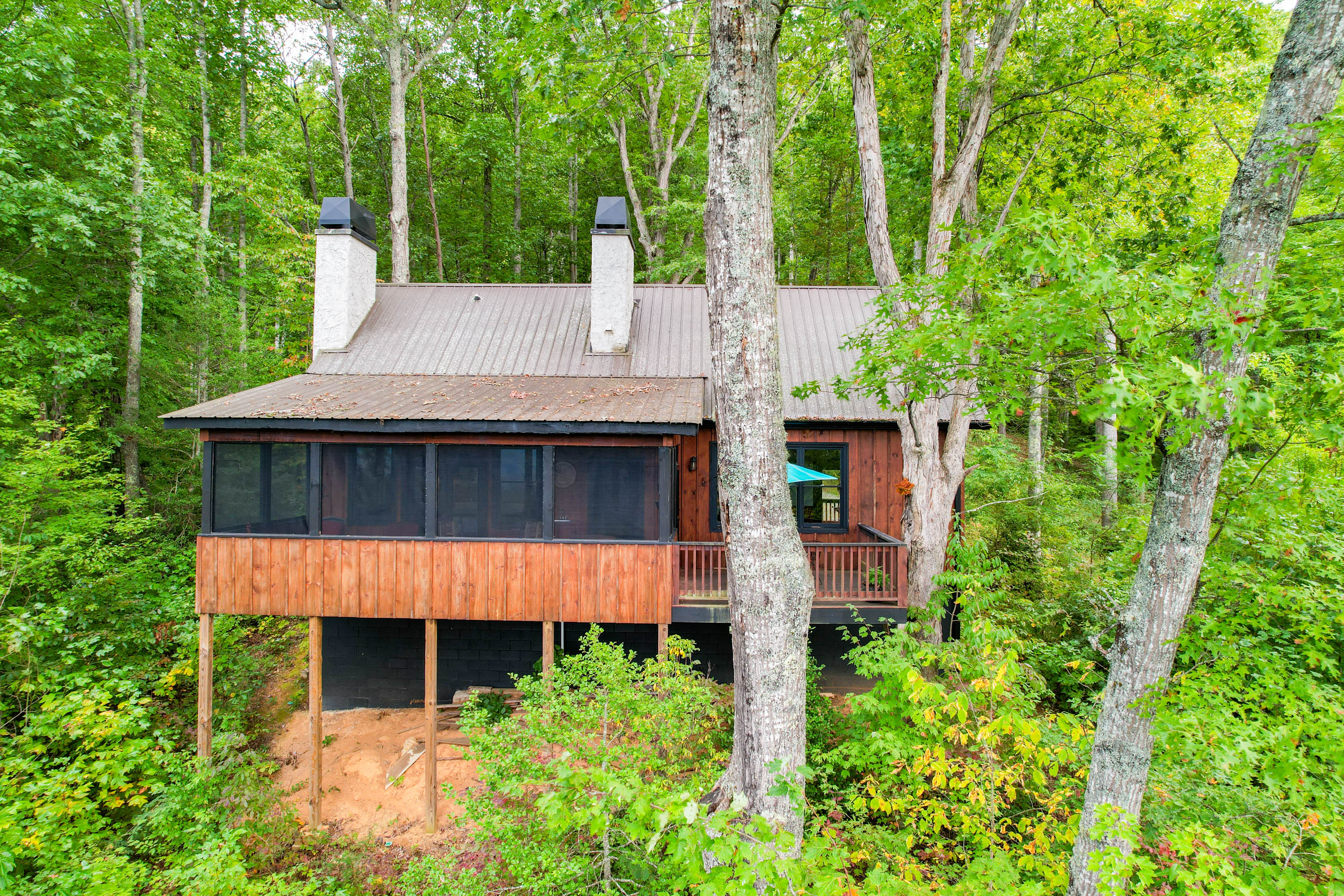 You will love the tree house feel especially while on the screened in porch