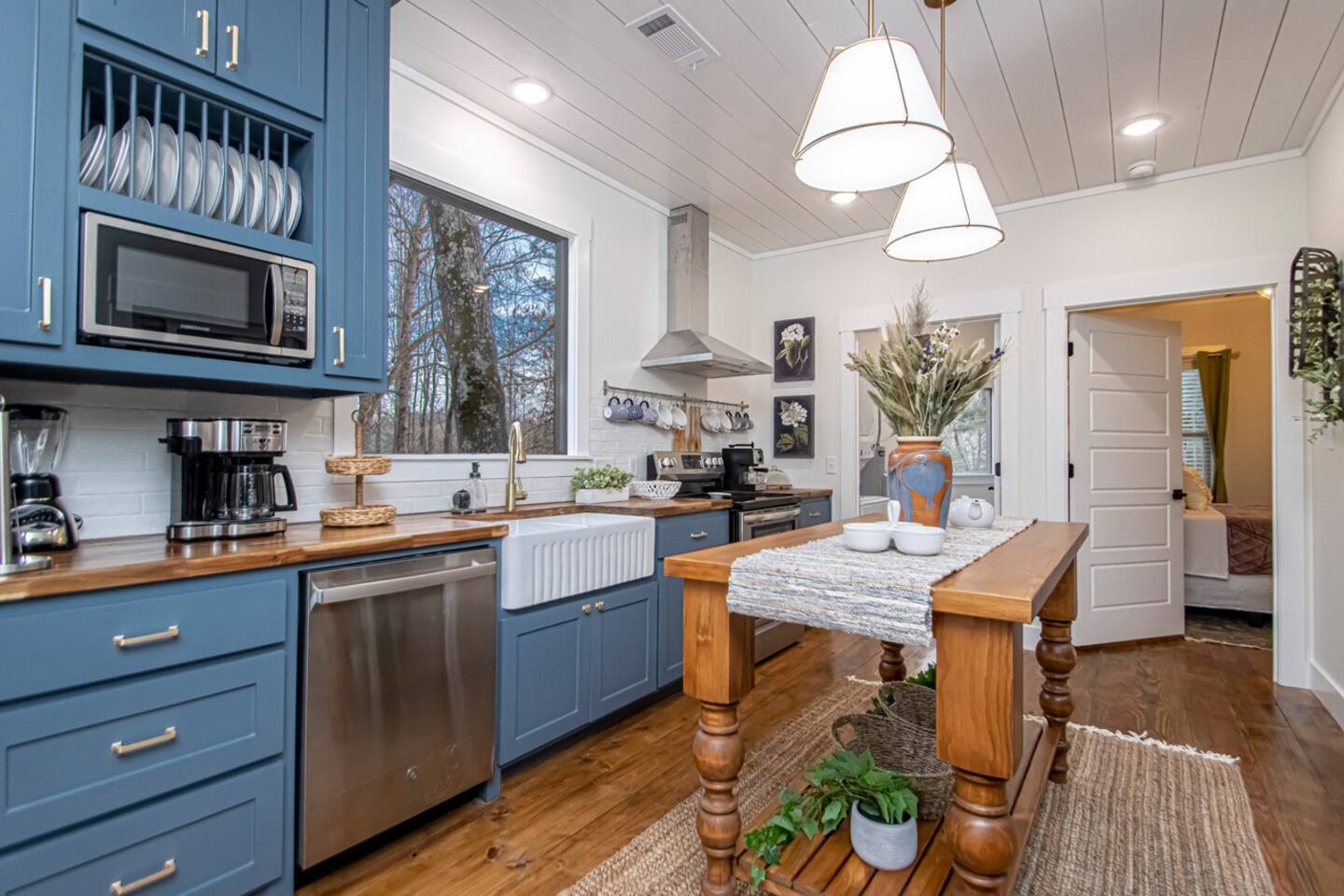 Kitchen Island and Farm House Sink
