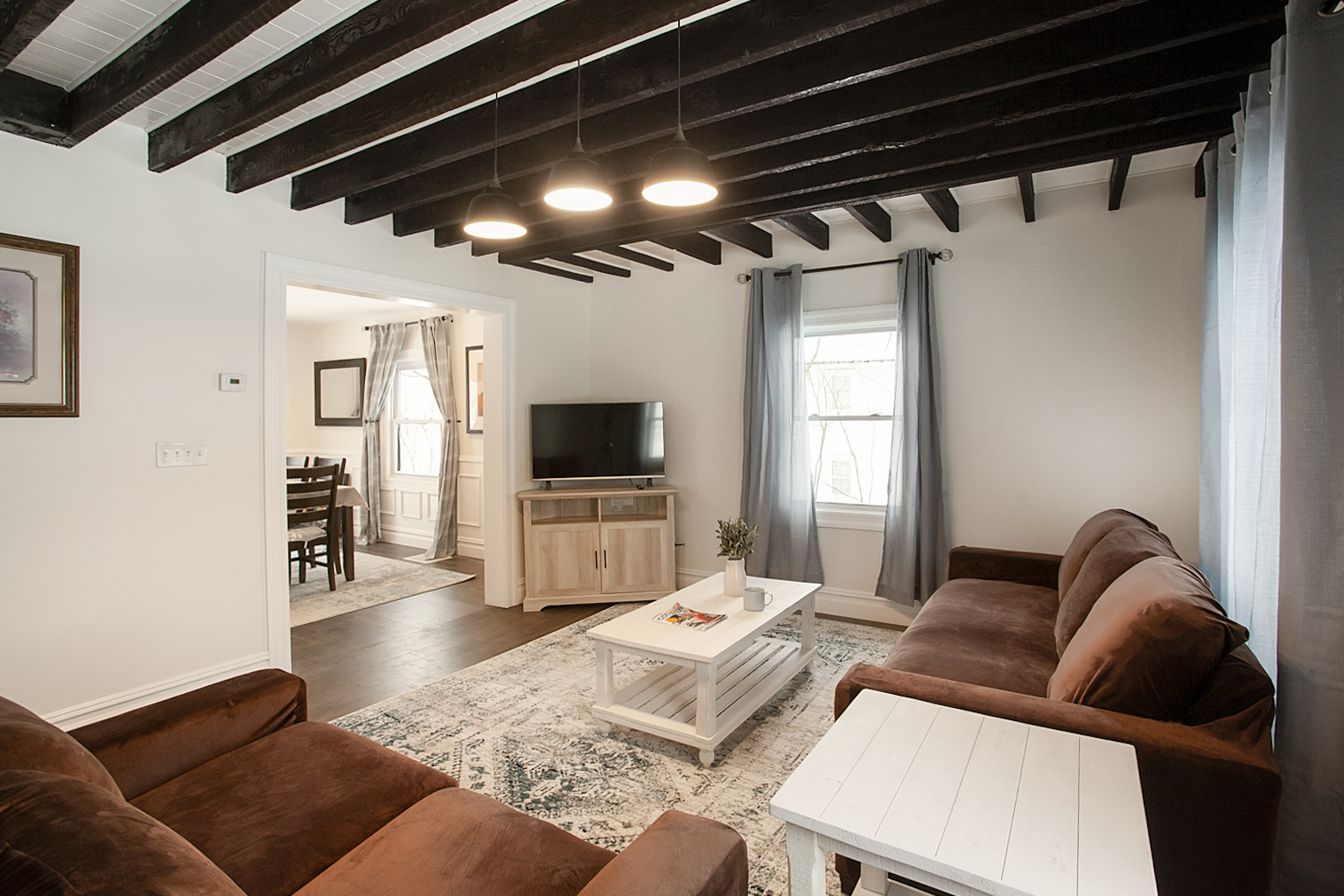 2nd Guest House: Living Room