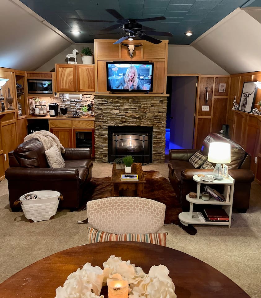 Gas fireplace creates the warm and coziness ambience!