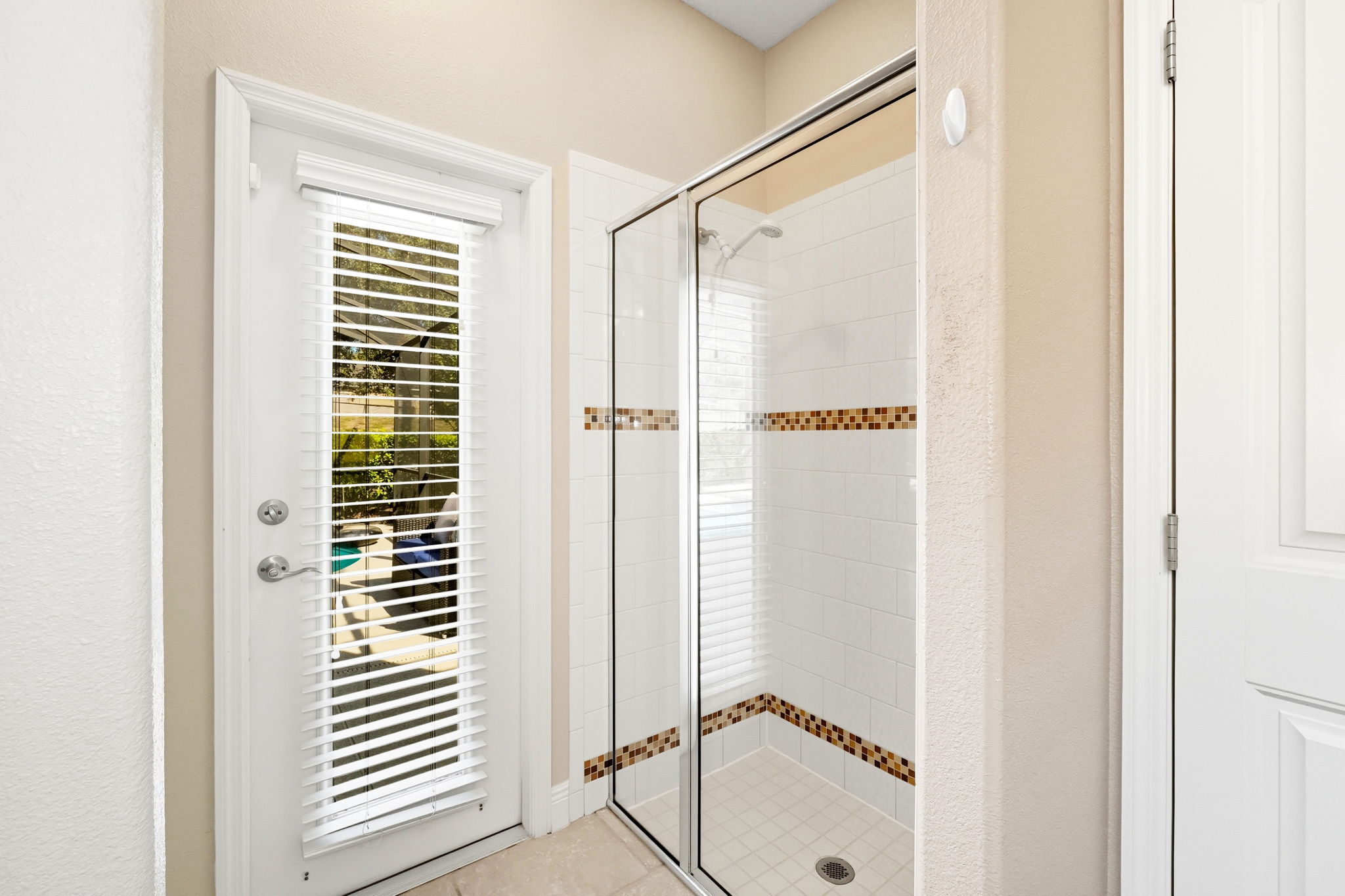 Ensuite bathroom shower and entry to pool