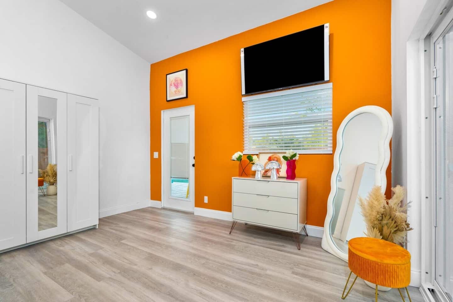 King Suite with 55-inch LEDTV