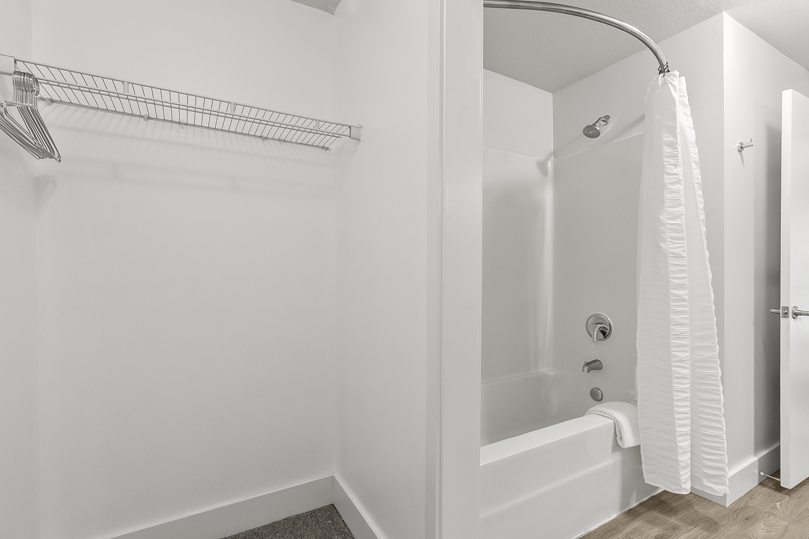 King Bathroom 2
