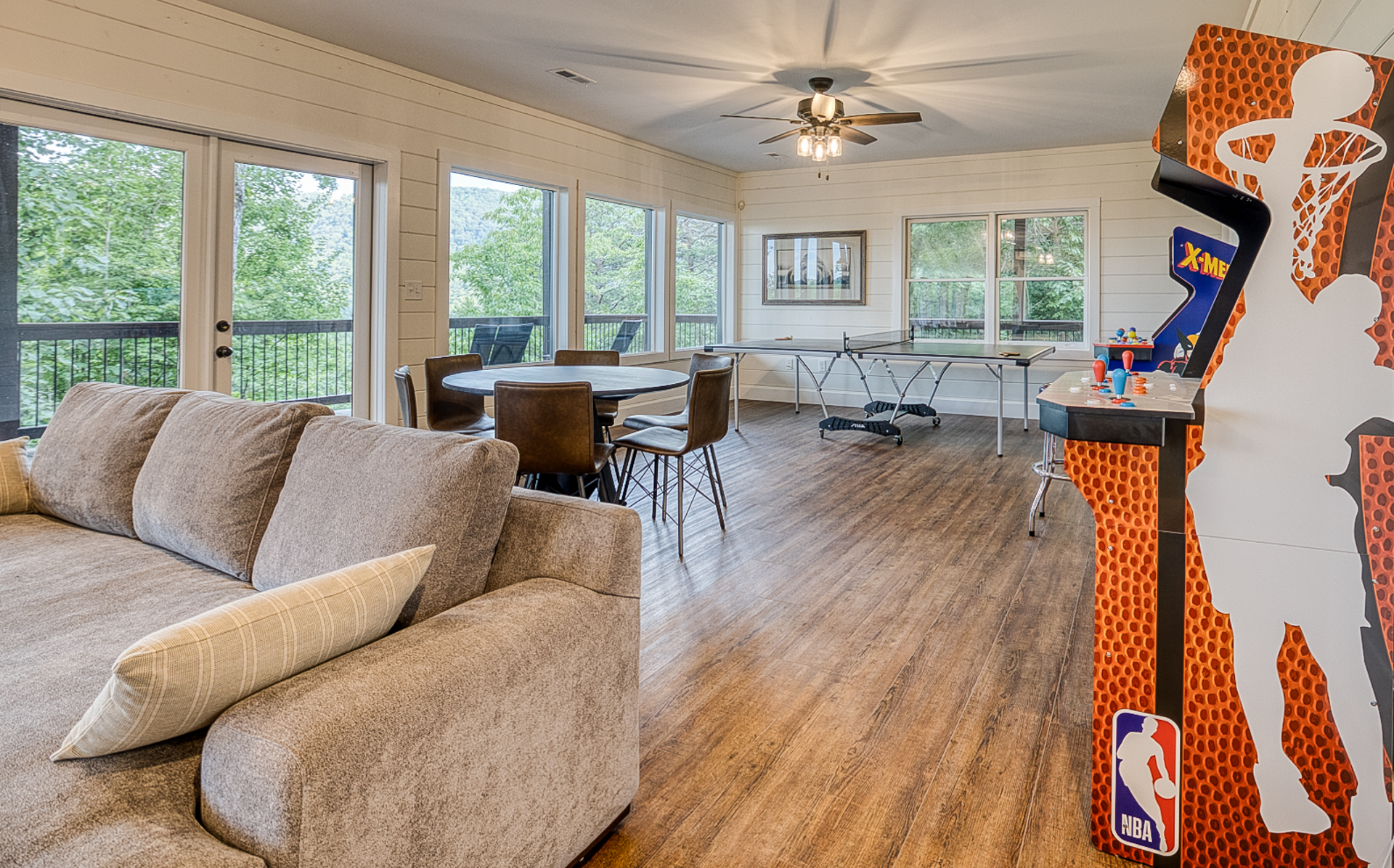 Recreation area with ping pong, arcade games and TV