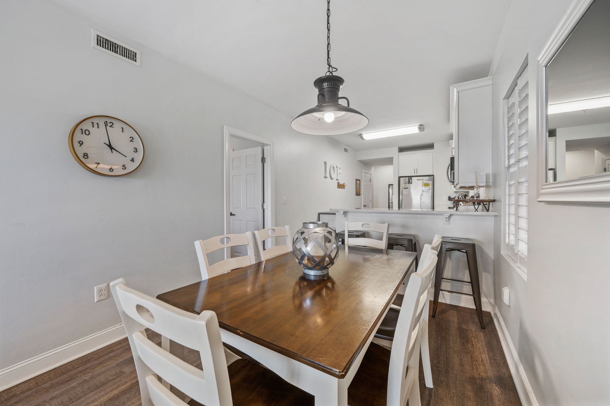Dining Room | Starfish | Oceanview 101 | 1116 Ocean Blvd, Isle of Palms, SC | IOP Escapes