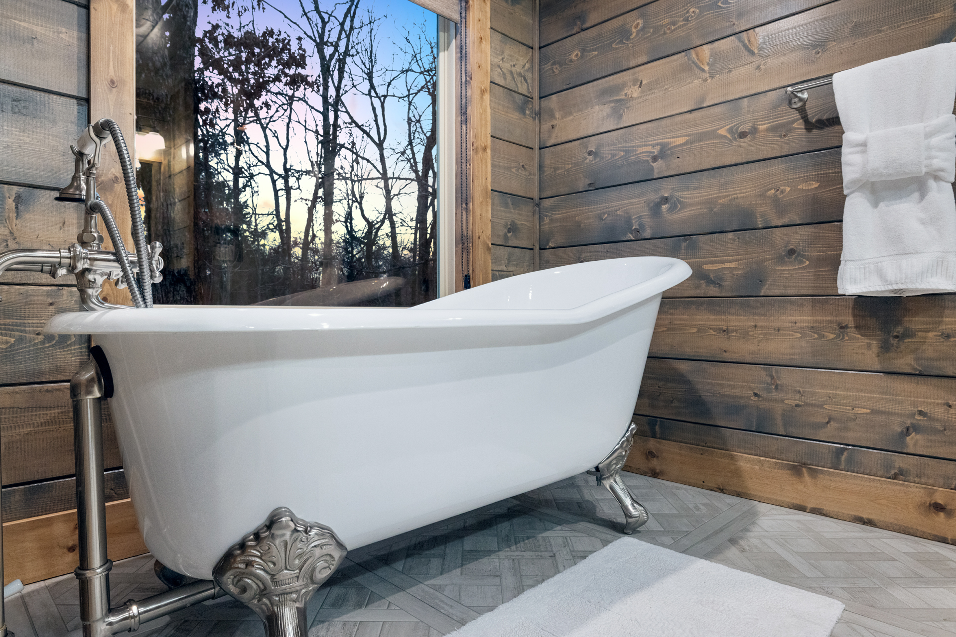 Vintage-inspired soaking tub for a relaxing spa-like escape