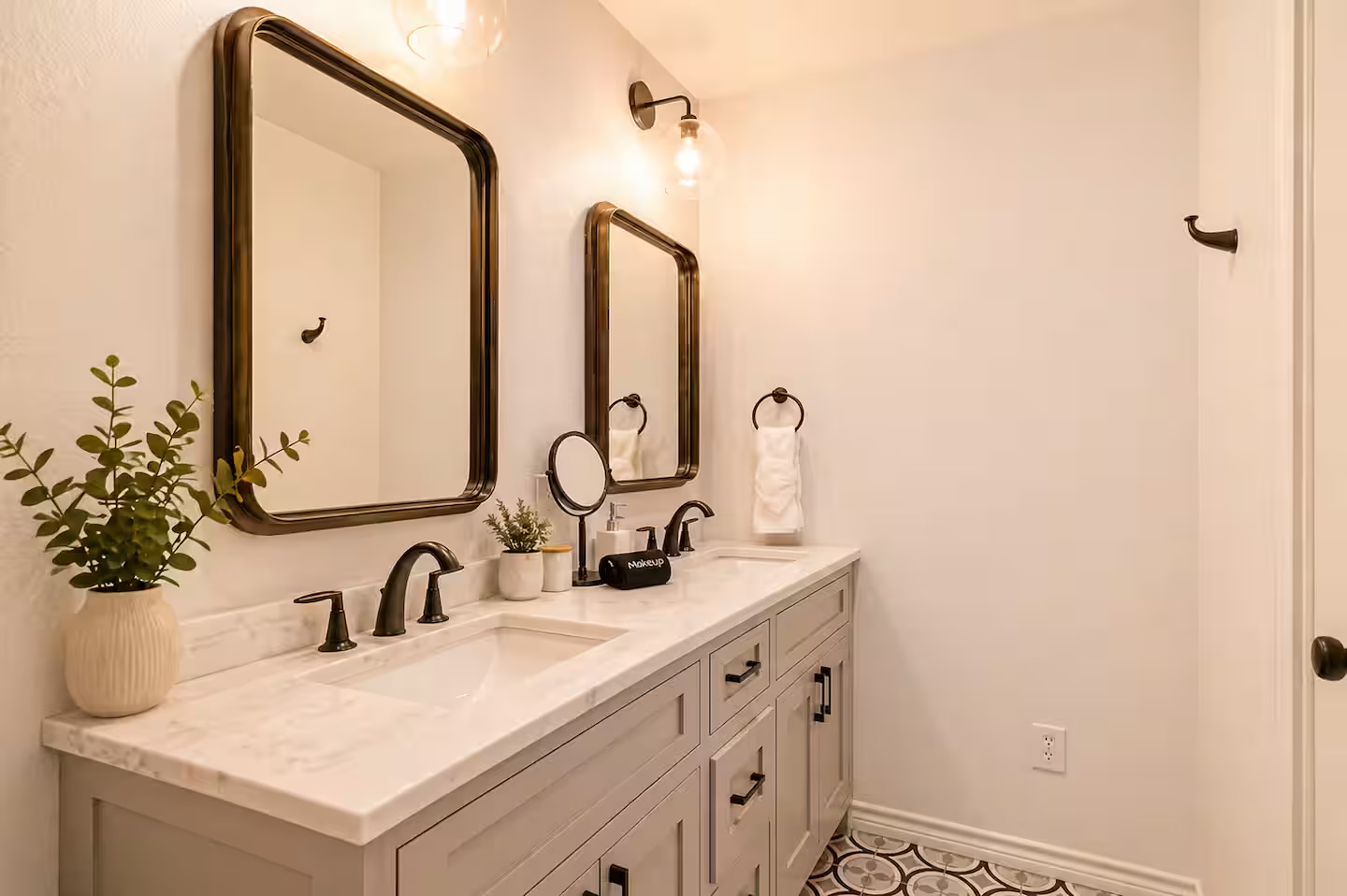 Double vanity with plenty of space to get ready comfortably