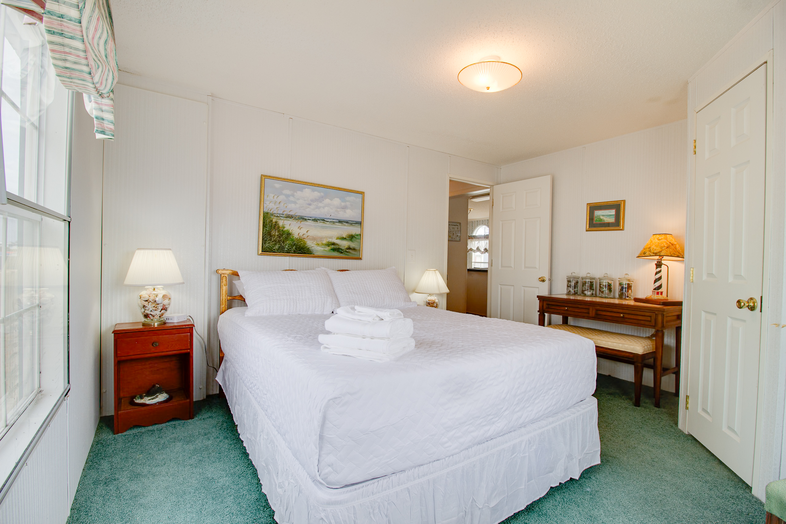 Bedroom 2: Queen Bed