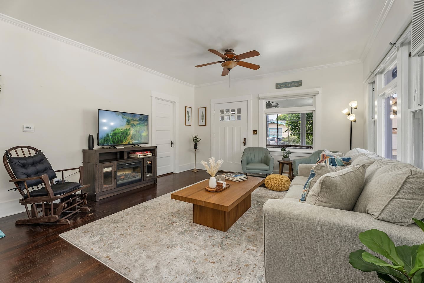 Relax in our bright Long Beach living room! Enjoy comfortable seating, a TV, games, reading materials, and a cozy ambiance after exploring the city.