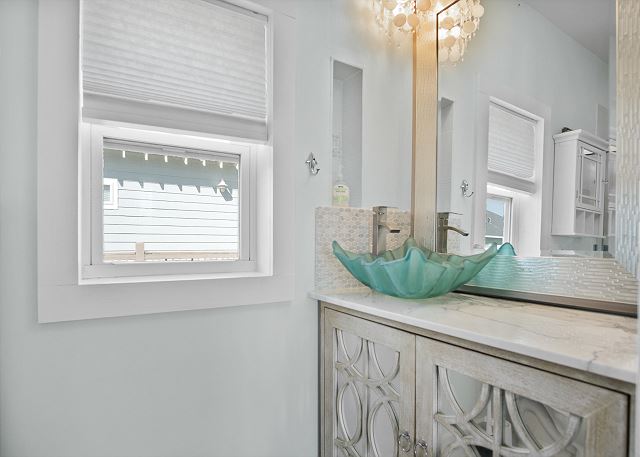 2d55781ead084742916a25f3533ff83c | Beachhouse | Texas | TX | Vacation Homes | Galveston | Crystal Beach | Kokomo | Breezy Days | Beachfront Elegance | Sunrise Serenity | Southern Sands Property Management, LLC