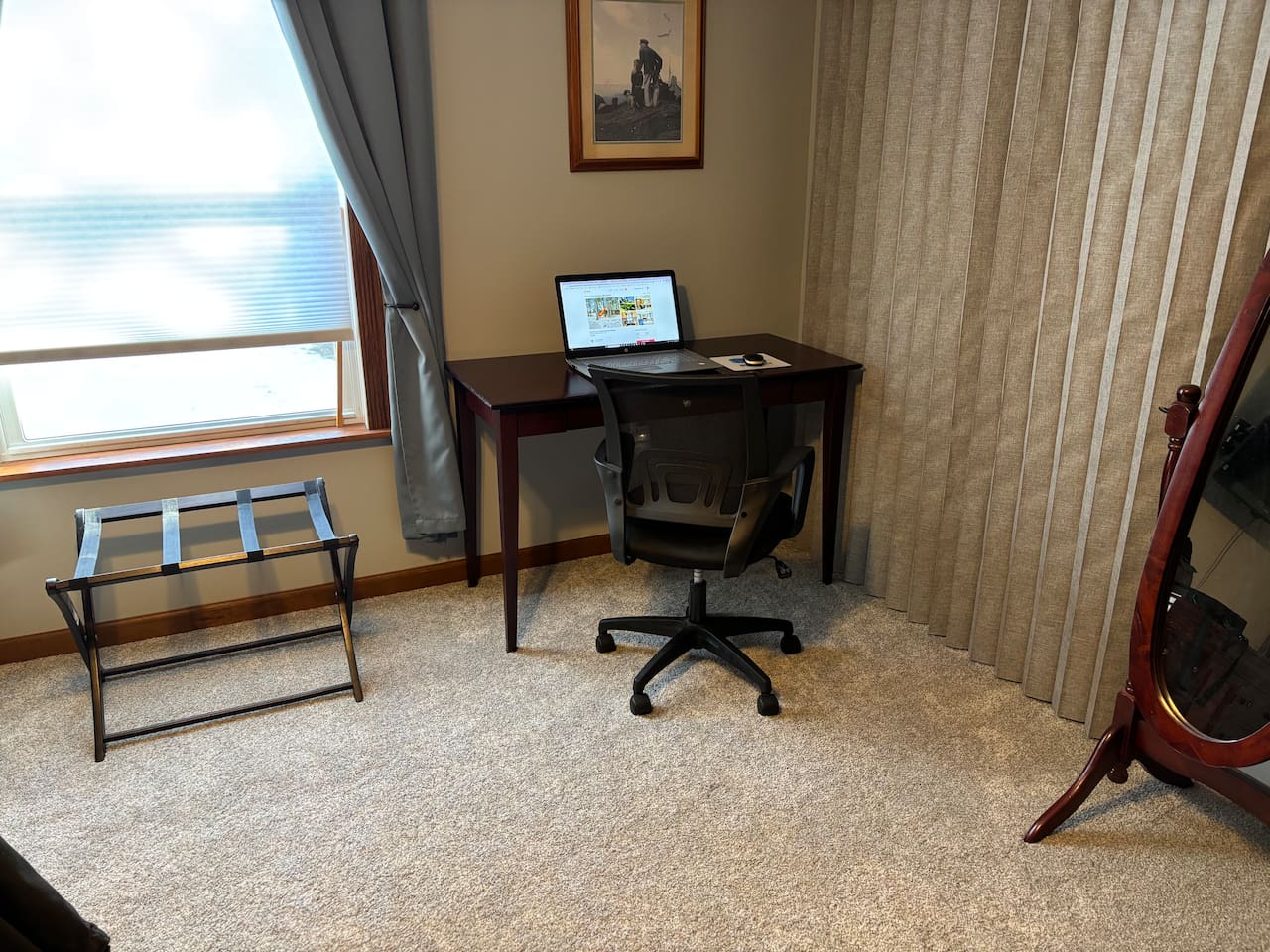 A second, private workspace located in the master bedroom when you need more peace and quiet.