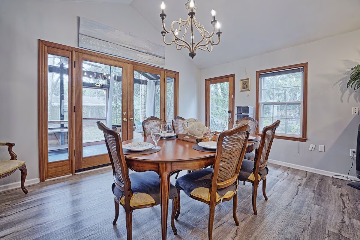 25 21st Avenue | Seas the Day | Dining | IOP Escapes
