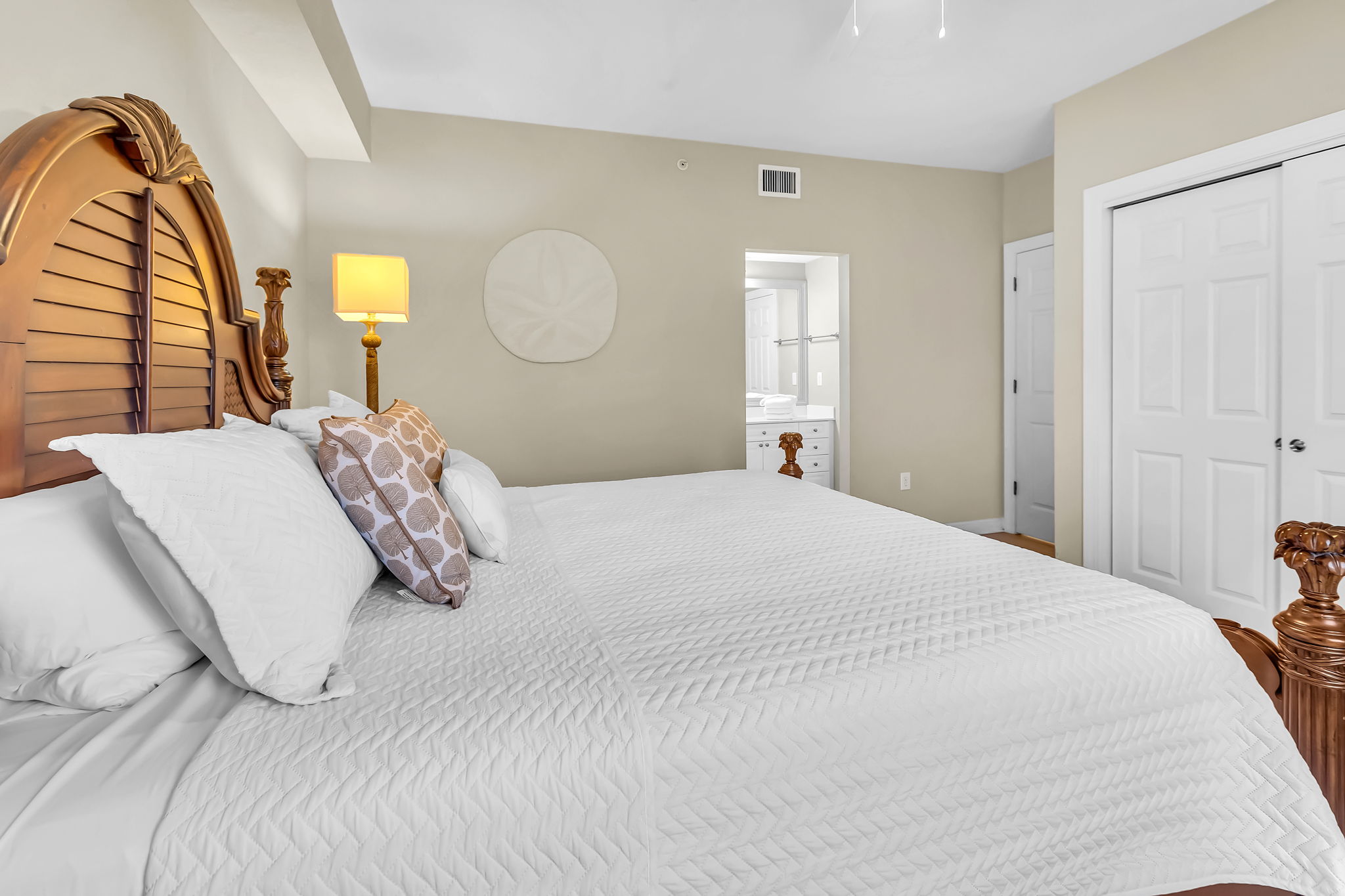 Comfy King Suite