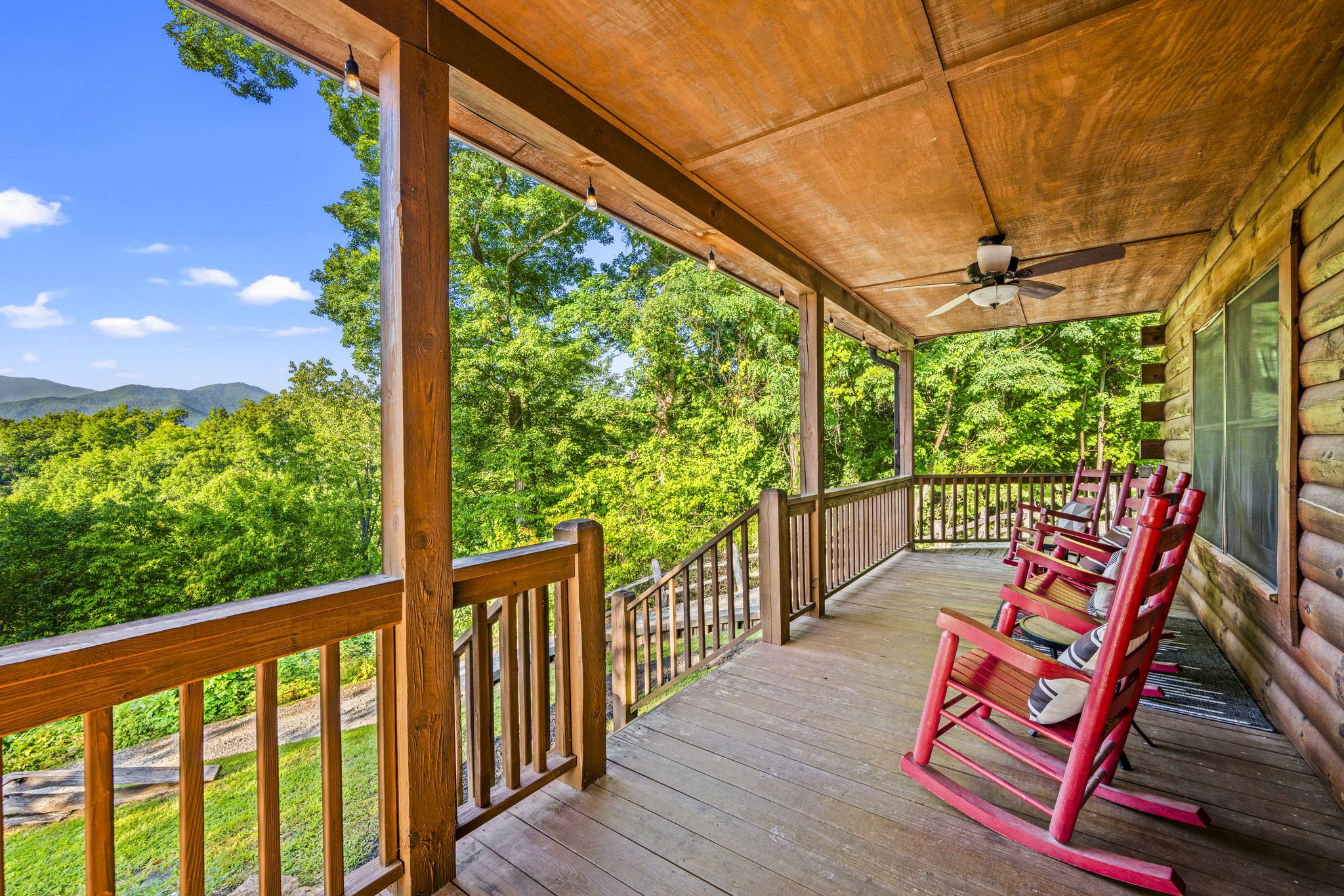 Morning coffee with a mountain breeze -- pure Smoky serenity.