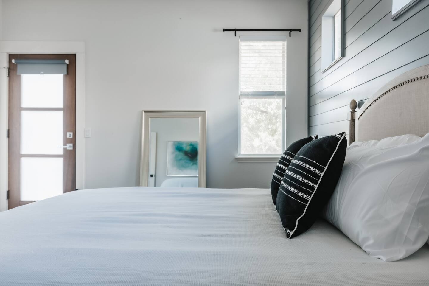 master Bedroom with balcony and ensuite bathroom, a king bed and a single bed