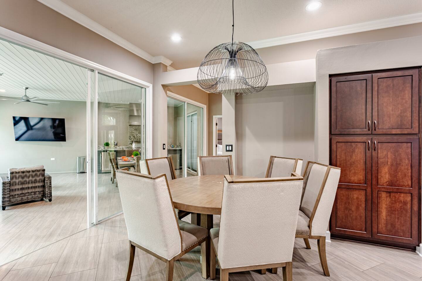 Elegant sitting room with a stylish dining table and comfortable chairs, perfect for enjoying meals, morning coffee, or gathering together.
