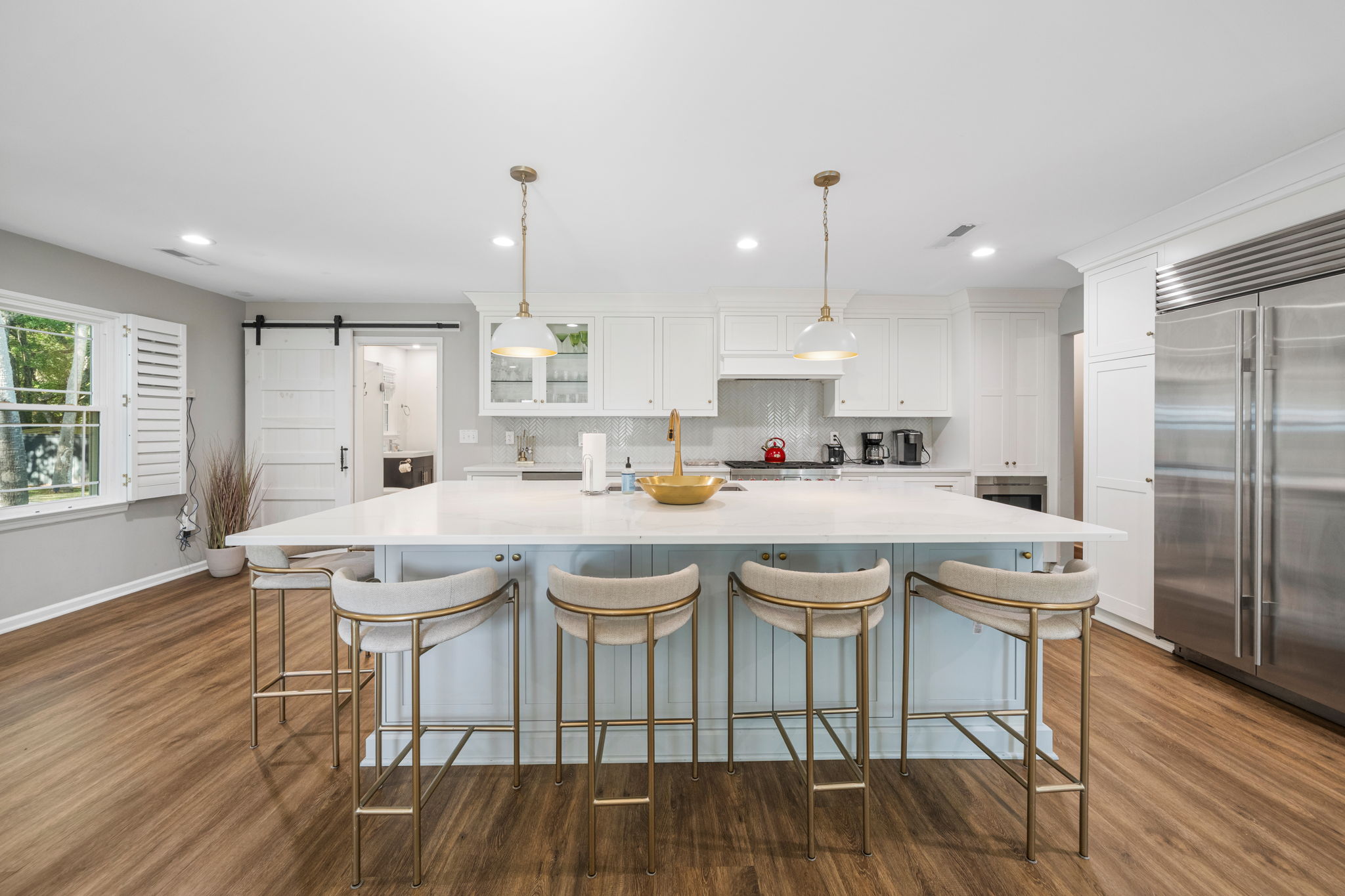 Kitchen Island With Seating for 6 | IOP Escapes Beach Blessing | 3705 Hartnett Blvd, Isle of Palms, SC