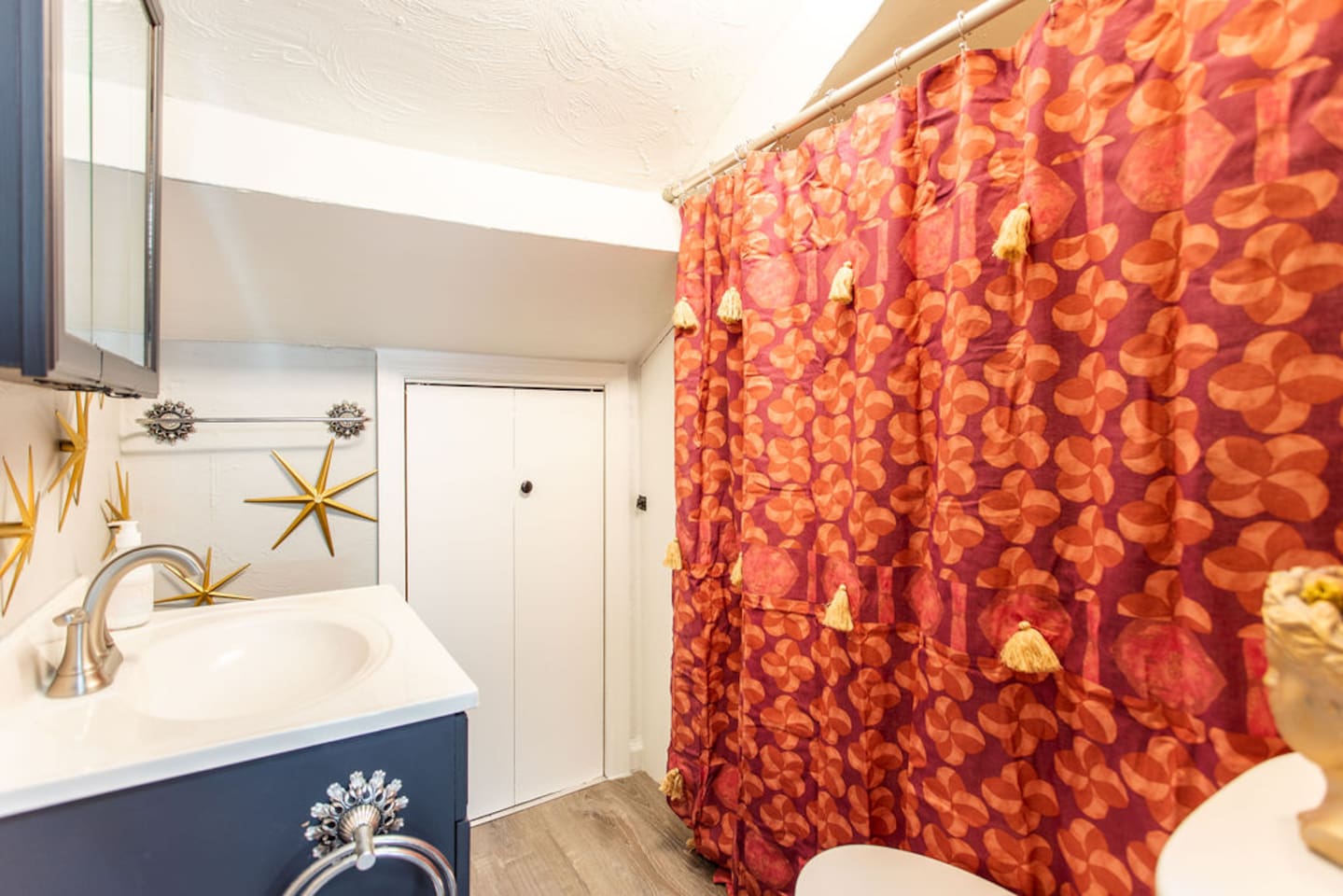 Full Bathroom.