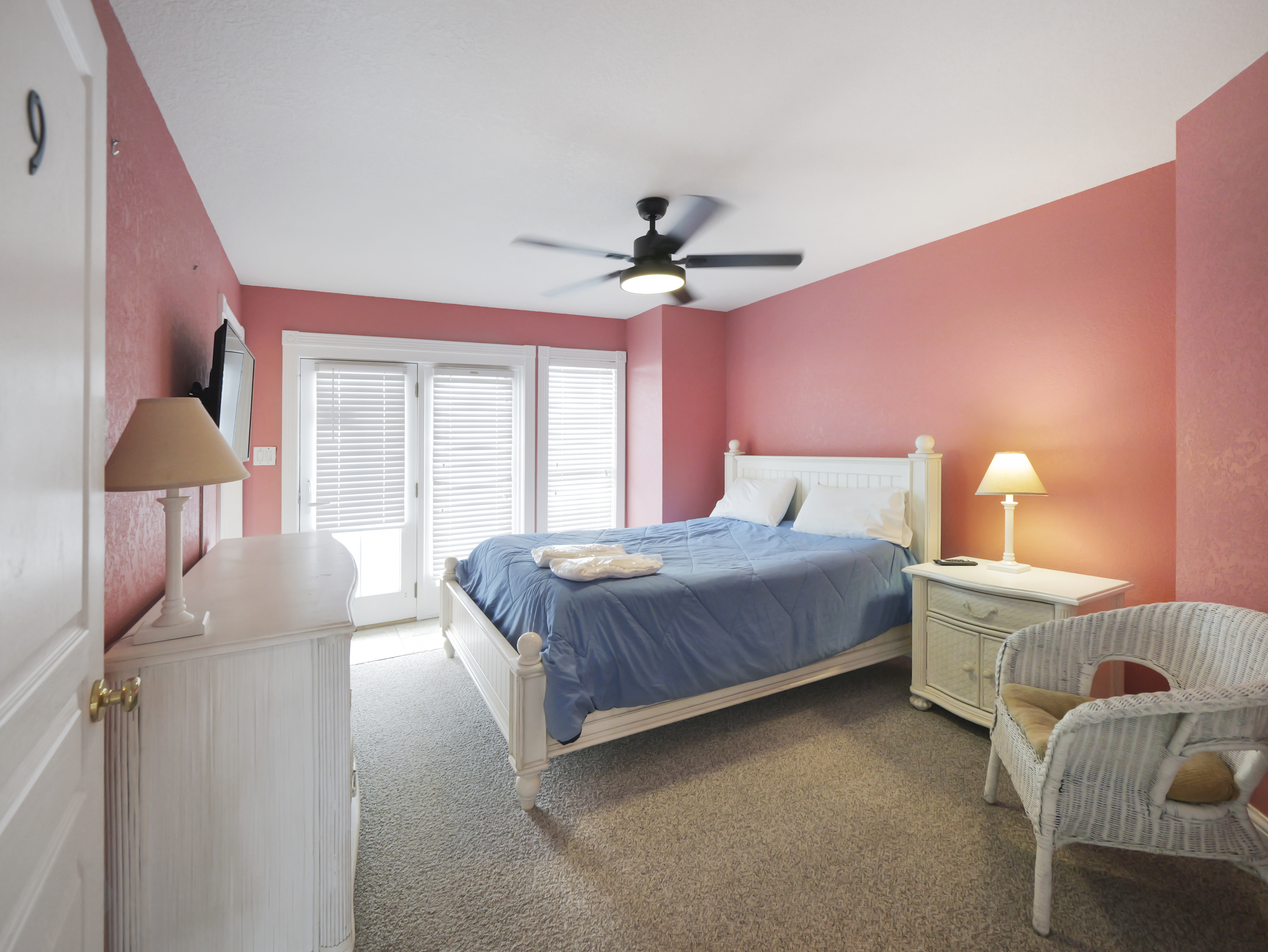 The Hemingway — Queen Bedroom (3)