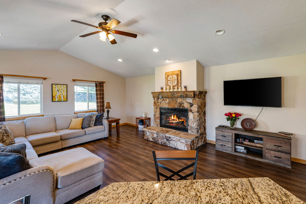 Lively group memories and games are held here. Enjoy the space to spread out!