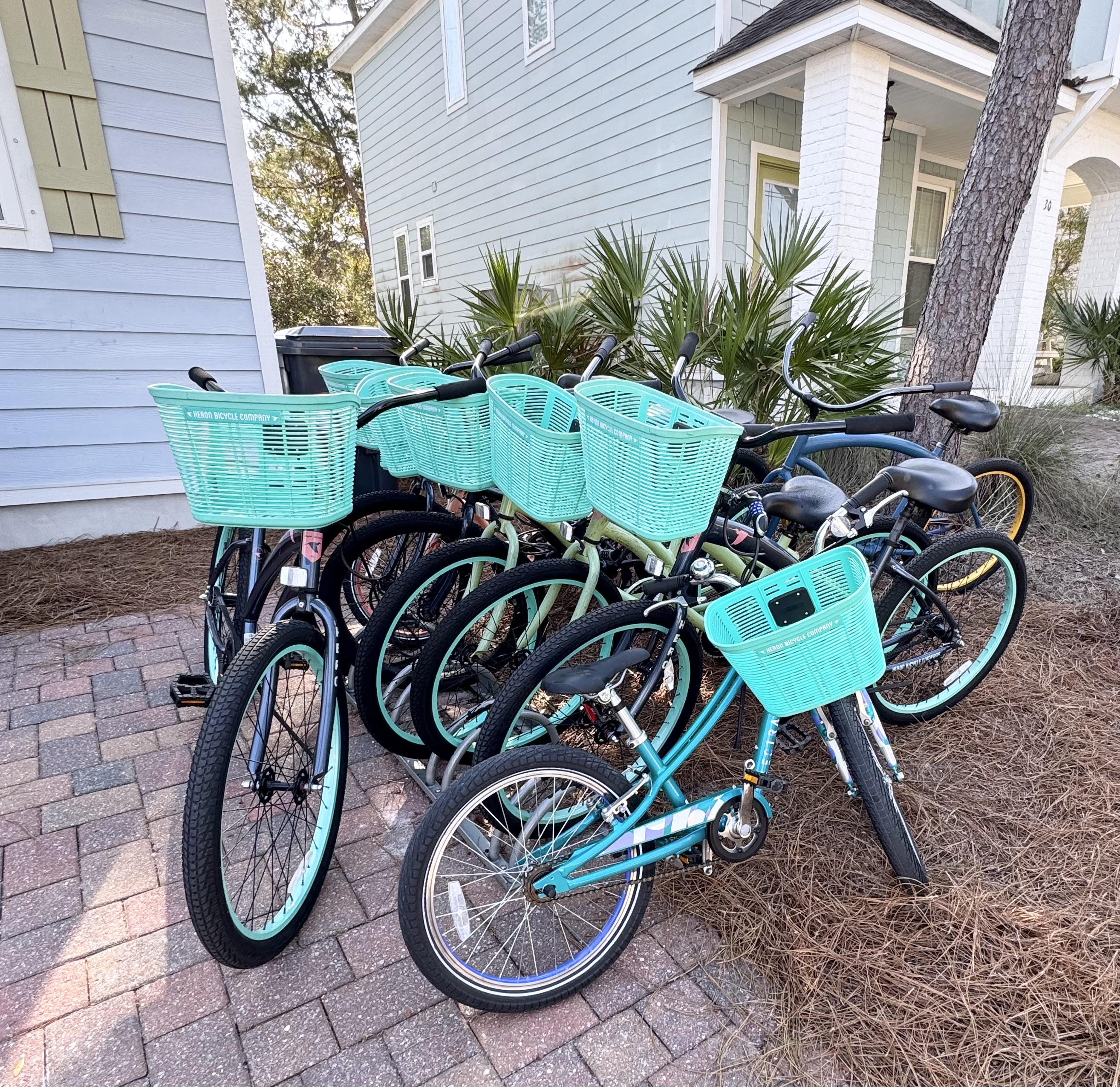 Amenities - 6 adult bikes, 2 20 in kids bikes, beach chairs, beach wagon, CoolCabana, beach toys
