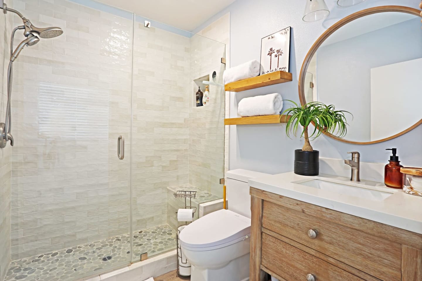 The spa-like remodeled bathroom is fully equipped with a bidet, music system and great water pressure. The building also has a water softener so the shower feels luxurious. There are also outdoor showers for use after the beach.