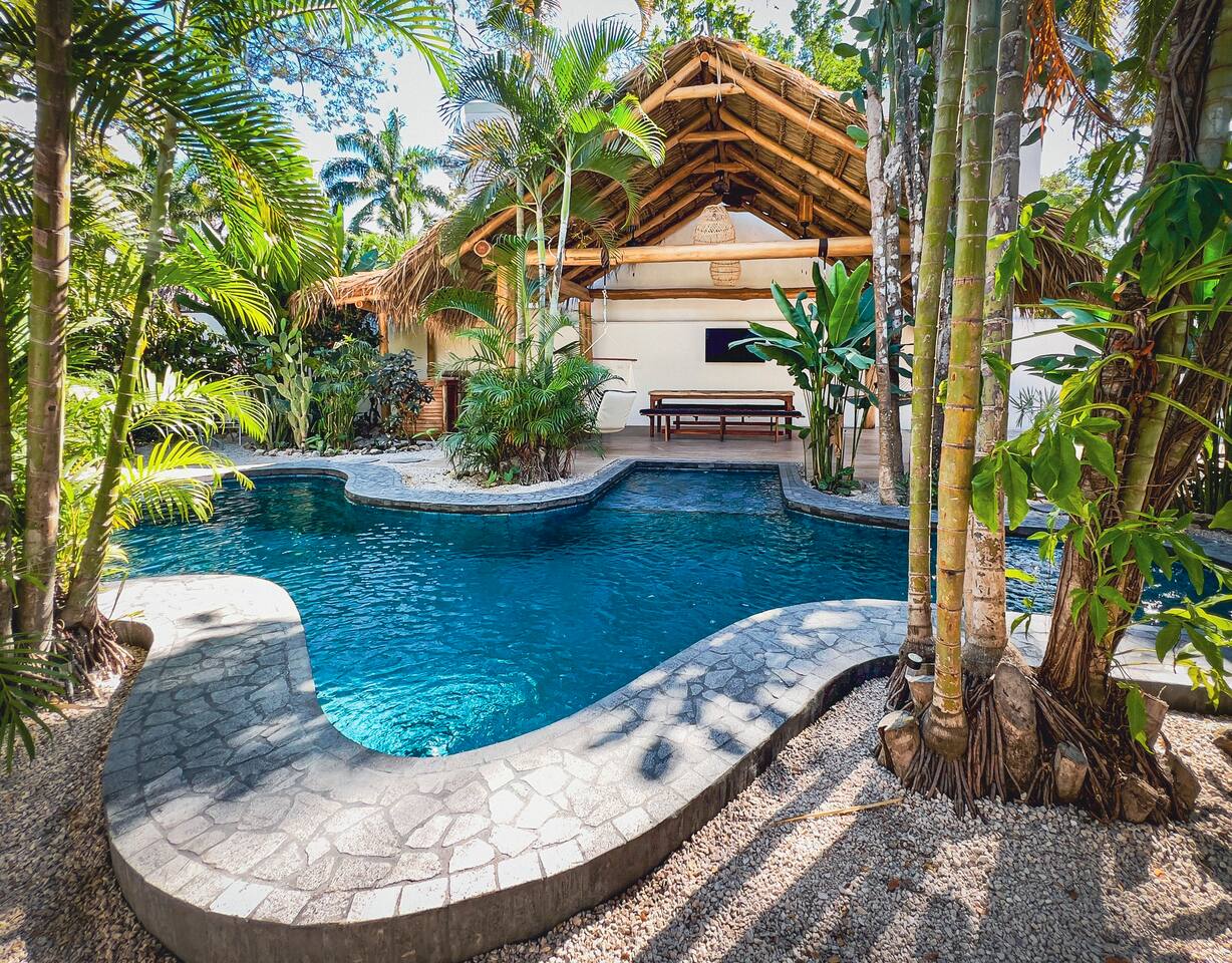Blue lagoon & garden oasis by the beach Casa Capri — Playa Potrero, Provincia de Guanacaste — vacation rental