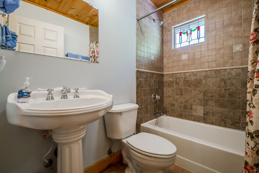 Shared Guest Bathroom